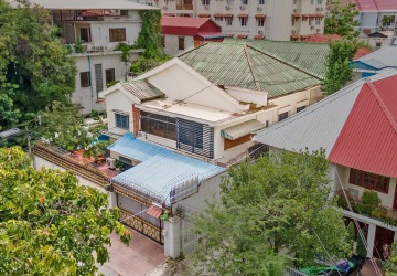 8 Bedroom Commercial Villa For Rent - Chakto Mukh, Phnom Penh thumbnail