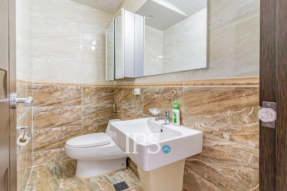3 Bedroom Condo For Rent - De Castle, BKK1, Phnom Penh - Image 28