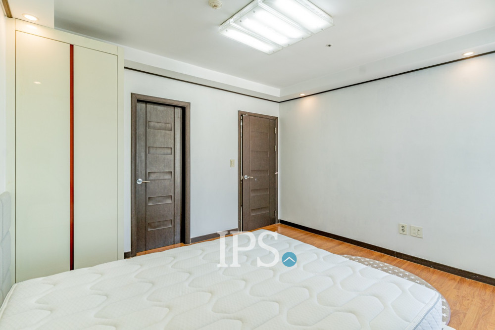 3 Bedroom Condo For Rent - De Castle, BKK1, Phnom Penh - Image 21