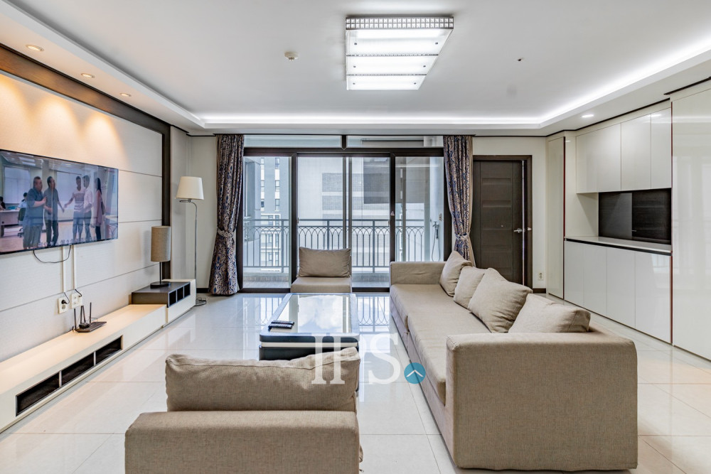 3 Bedroom Condo For Rent - De Castle, BKK1, Phnom Penh - Image 7