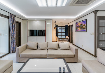 3 Bedroom Condo For Rent - De Castle, BKK1, Phnom Penh photo 6