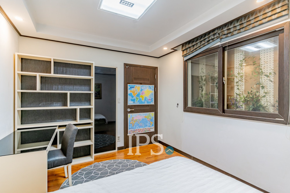 3 Bedroom Condo For Rent - De Castle, BKK1, Phnom Penh - Image 16