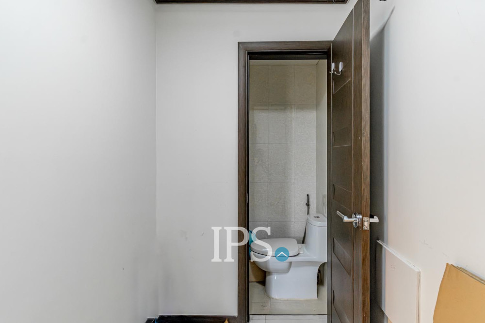 3 Bedroom Condo For Rent - De Castle, BKK1, Phnom Penh - Image 26