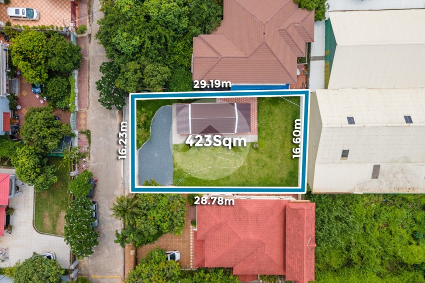 423 Sqm Land With Small House For Rent - Phsar Daeum Thkov, Phnom Penh