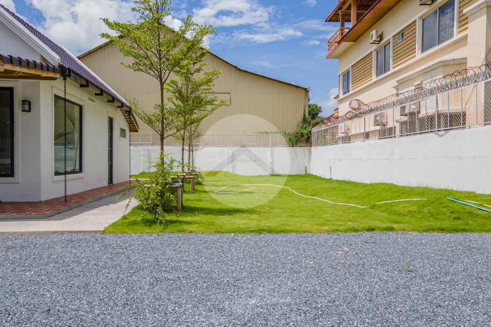 423 Sqm Land With Small House For Rent - Phsar Daeum Thkov, Phnom Penh - Image 4