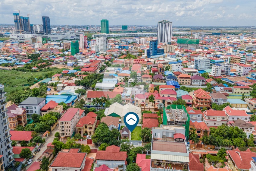 423 Sqm Land With Small House For Rent - Phsar Daeum Thkov, Phnom Penh