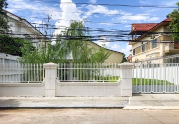 423 Sqm Land With Small House For Rent - Phsar Daeum Thkov, Phnom Penh thumbnail