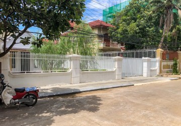 423 Sqm Land With Small House For Rent - Phsar Daeum Thkov, Phnom Penh thumbnail