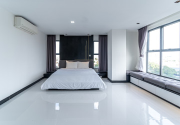 Duplex 3 Bedroom Penthouse Serviced Apartment For Rent - Boeung Kak 1, Phnom Penh thumbnail