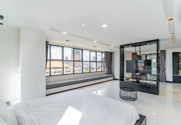Duplex 2 Bedroom Penthouse Serviced Apartment For Rent - Boeung Kak 1, Phnom Penh thumbnail