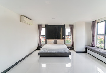 Duplex 2 Bedroom Penthouse Serviced Apartment For Rent - Boeung Kak 1, Phnom Penh thumbnail