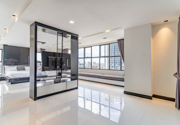 Duplex 2 Bedroom Penthouse Serviced Apartment For Rent - Boeung Kak 1, Phnom Penh thumbnail