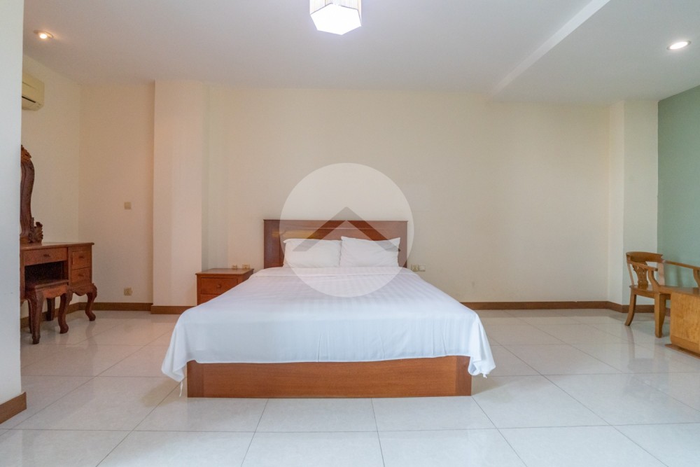 3 Bedroom Serviced Apartment For Rent - Boeung Kak 2, Phnom Penh - Image 11