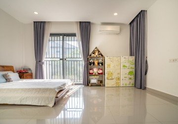 4 Bedroom Link A Villa Side Unit For Rent - Chip Mong Park Land 598, Russey Keo, Phnom Penh thumbnail