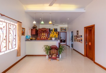 22 Bedroom Guesthouse For Rent - Svay Dangkum, Siem Reap thumbnail