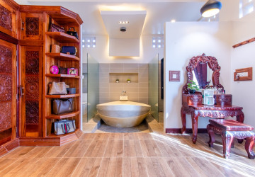 7 Bedroom Commercial Villa  For Rent - Sala Kamreuk, Siem Reap thumbnail