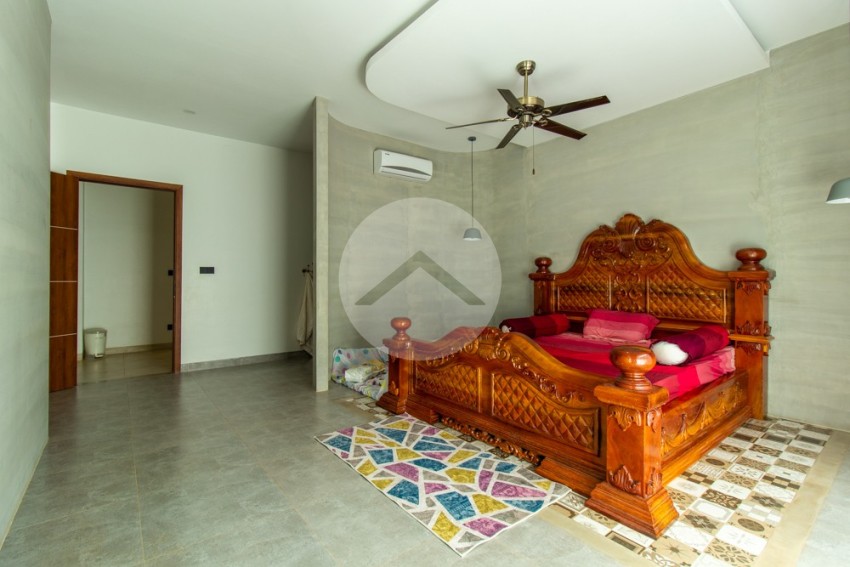 4 Bedroom Commercial Building For Sale - Slor Kram, Siem Reap