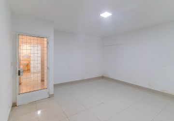 180 Sqm Retail Space For Rent - Beoung Raing, Phnom Penh thumbnail