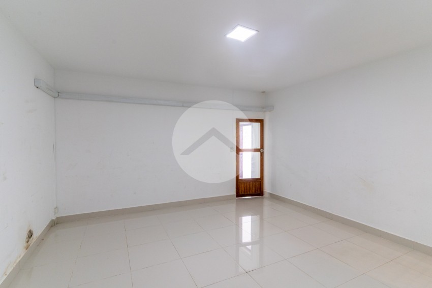 180 Sqm Retail Space For Rent - Beoung Raing, Phnom Penh