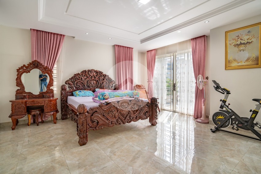 4 Bedroom Twin Villa For Rent - Borey Highland City, Sen Sok, Phnom Penh