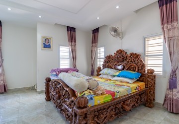 4 Bedroom Twin Villa For Rent - Borey Highland City, Sen Sok, Phnom Penh thumbnail