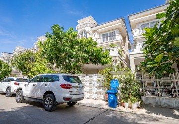 4 Bedroom Twin Villa For Rent - Borey Highland City, Sen Sok, Phnom Penh thumbnail