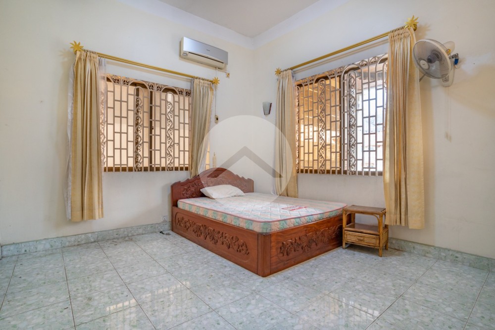 2 Bedroom Apartment For Rent - 7 Makara, Phnom Penh - Image 12