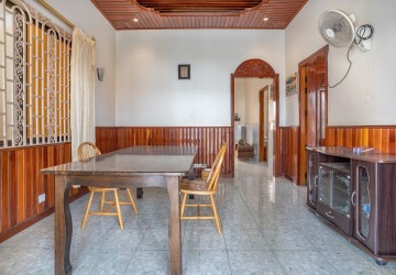 2 Bedroom Apartment For Rent - 7 Makara, Phnom Penh thumbnail