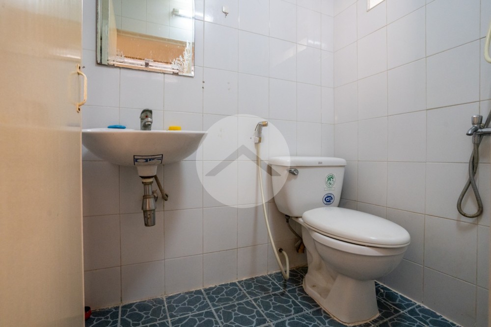 2 Bedroom Apartment For Rent - 7 Makara, Phnom Penh - Image 8