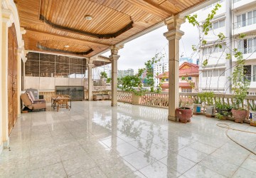 2 Bedroom Apartment For Rent - 7 Makara, Phnom Penh thumbnail