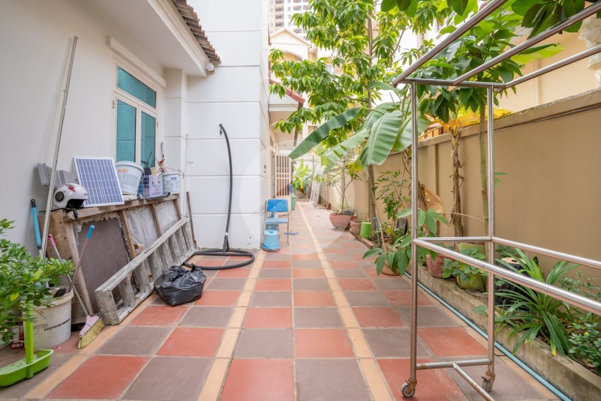 6 Bedroom Villa For Rent - Chroy Changvar, Phnom Penh