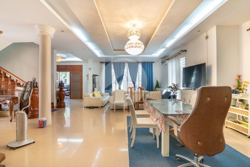 6 Bedroom Villa For Rent - Chroy Changvar, Phnom Penh