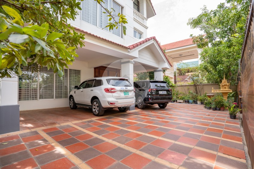 6 Bedroom Villa For Rent - Chroy Changvar, Phnom Penh