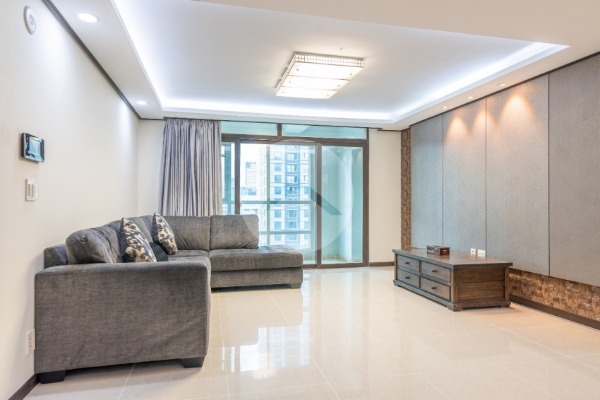 3 Bedroom Condo For Rent - BKK1, Phnom Penh