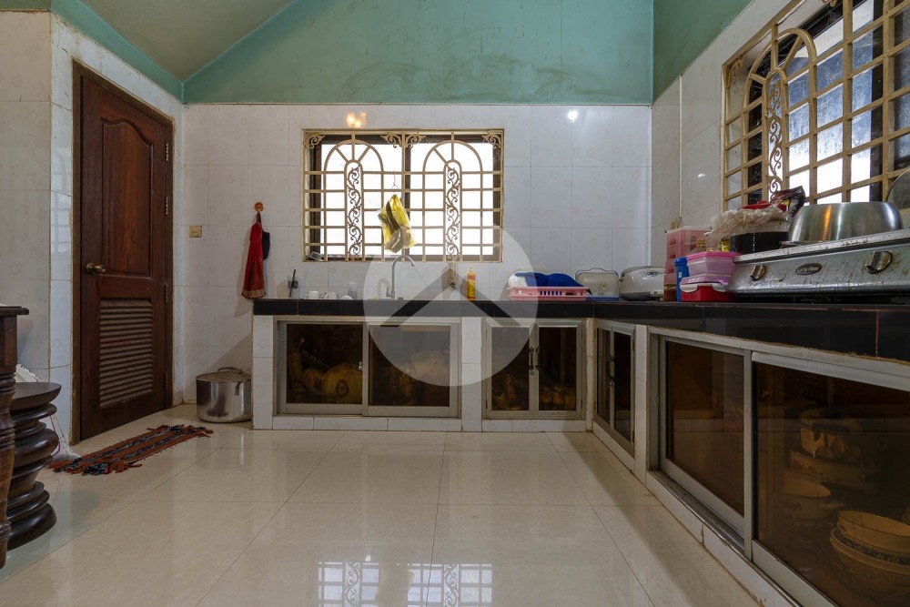 6 Bedroom House For Rent - Svay Dangkum, Siem Reap - Image 6