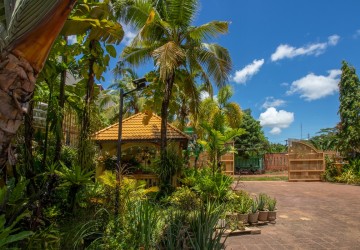 8 Bedroom Villa For Sale - Sala Kamreuk, Siem Reap thumbnail