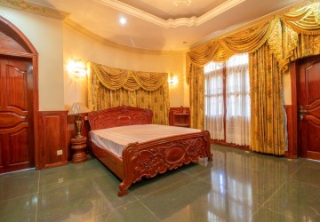 8 Bedroom Villa For Sale - Sala Kamreuk, Siem Reap thumbnail