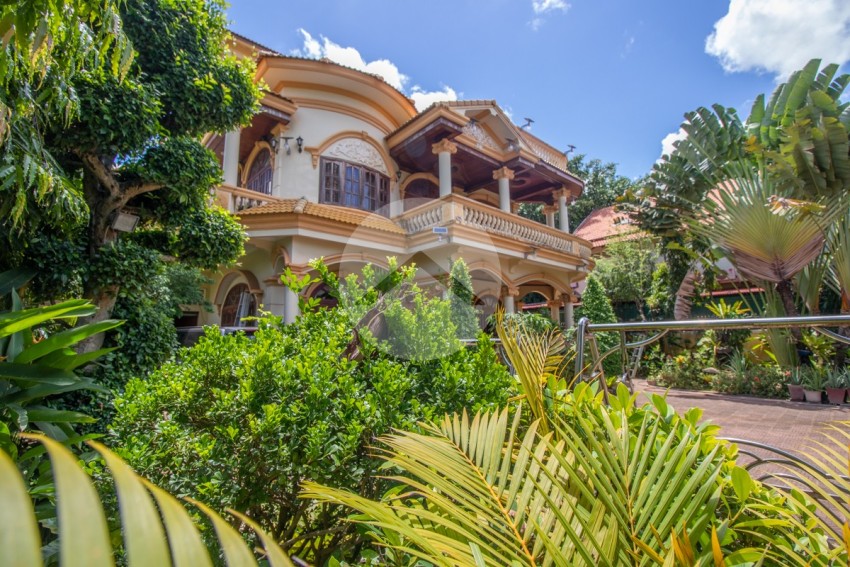 8 Bedroom Villa For Sale - Sala Kamreuk, Siem Reap