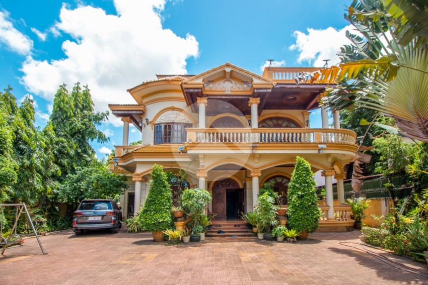 8 Bedroom Villa For Sale - Sala Kamreuk, Siem Reap