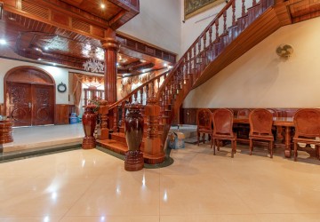 8 Bedroom Villa For Sale - Sala Kamreuk, Siem Reap thumbnail