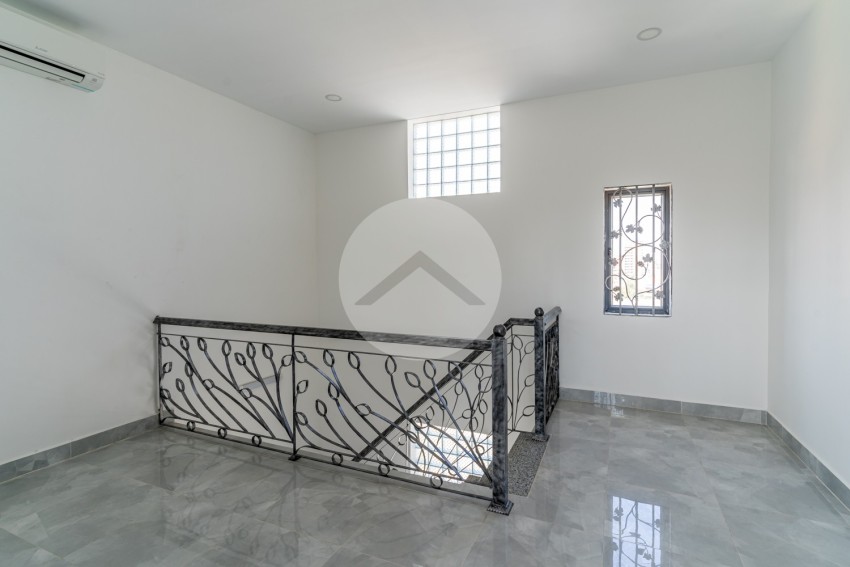 5 Bedroom Commercial House For Rent - Chakto Mukh, Phnom Penh