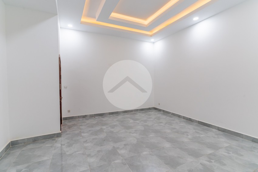 5 Bedroom Commercial House For Rent - Chakto Mukh, Phnom Penh