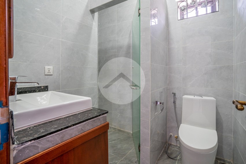 5 Bedroom Commercial House For Rent - Chakto Mukh, Phnom Penh