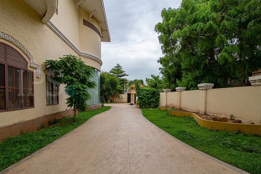 11 Bedroom Villa For Sale - 7 Makara, Phnom Penh