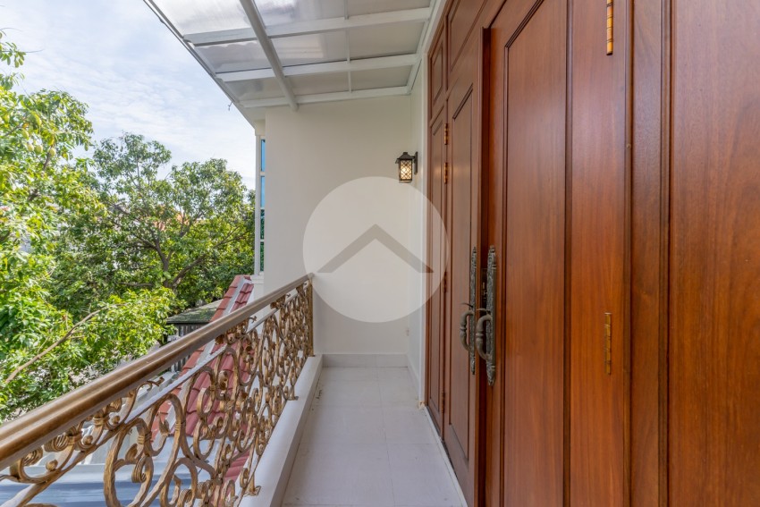 4 Bedroom Villa For Rent - Tonle Bassac, Phnom Penh