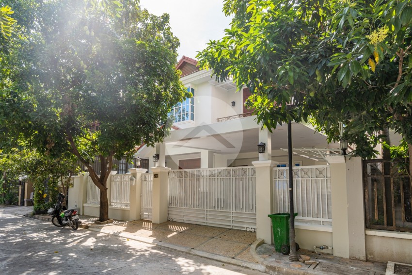 4 Bedroom Villa For Rent - Tonle Bassac, Phnom Penh