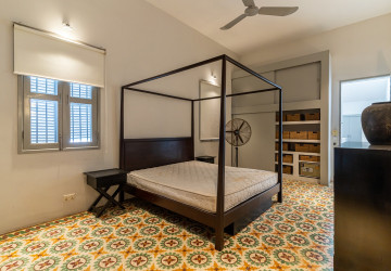 Renovated 3 Bedroom Apartment For Sale - Phsar Kandal 1, Phnom Penh thumbnail