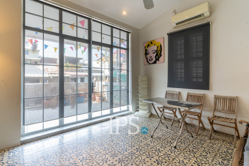 Renovated 3 Bedroom Apartment For Sale - Phsar Kandal 1, Phnom Penh