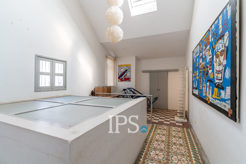 Renovated 3 Bedroom Apartment For Sale - Phsar Kandal 1, Phnom Penh