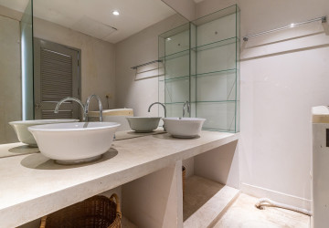 Renovated 3 Bedroom Apartment For Sale - Phsar Kandal 1, Phnom Penh thumbnail